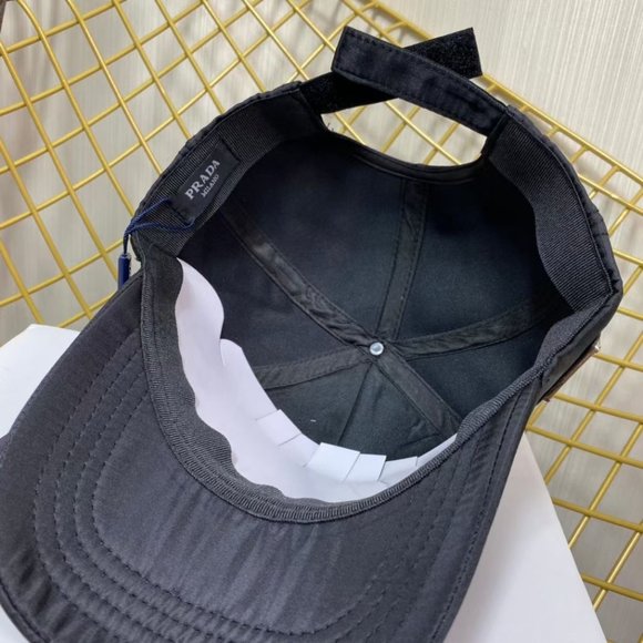?✨AUTHENTIC✨?Prada hat main image 4